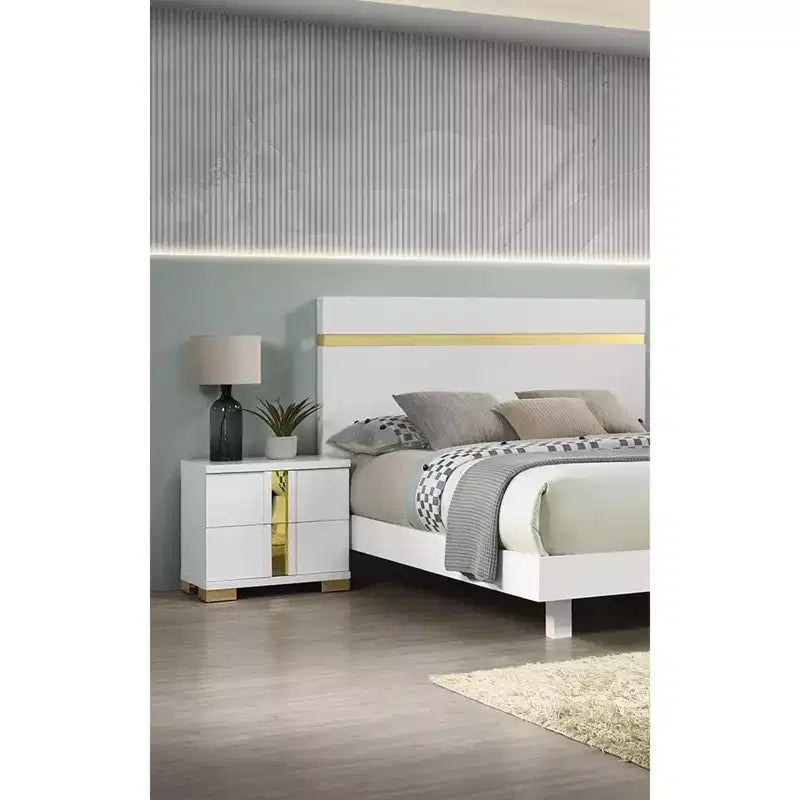 Comodino 1 Pezzo con Dettagli Bianchi e Dorati, Gambe Metalliche a Staffa, Dettagli in Acrilico, Arredamento Camera da Letto Contemporaneo