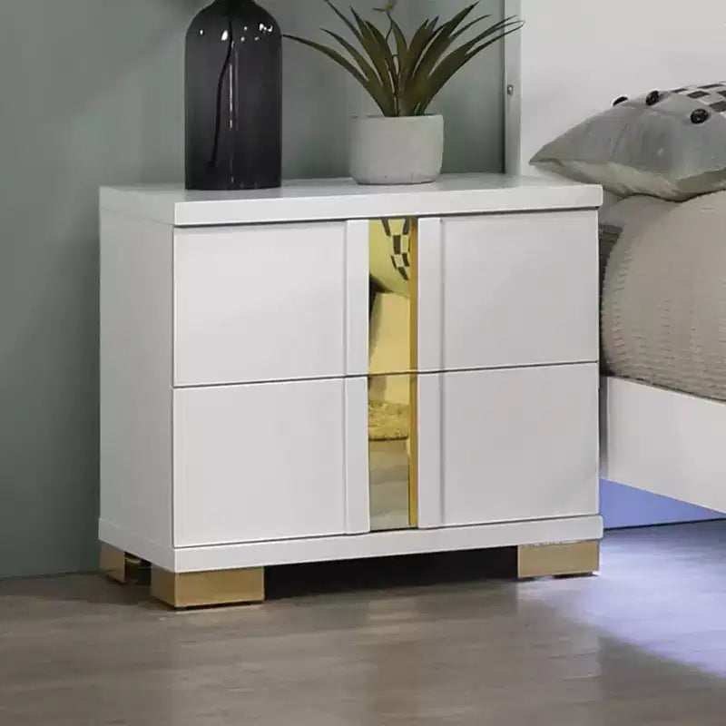 Comodino 1 Pezzo con Dettagli Bianchi e Dorati, Gambe Metalliche a Staffa, Dettagli in Acrilico, Arredamento Camera da Letto Contemporaneo