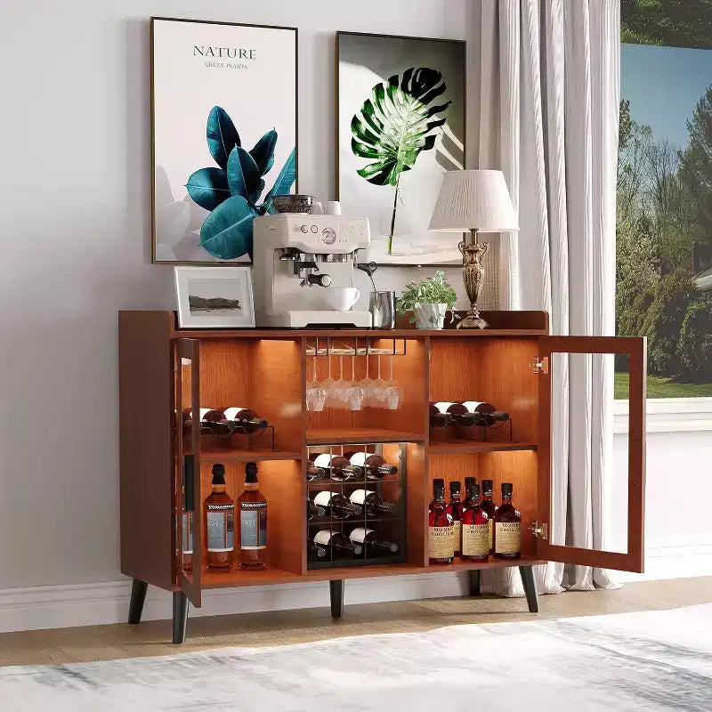Mobiletto bar per caffè e vino da 47" con anta in vetro, credenza in legno a 4 ripiani per soggiorno e cucina